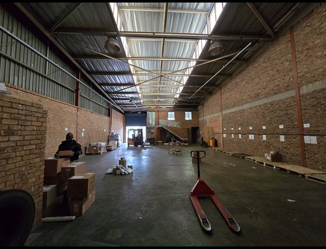 350M² WAREHOUSE TO LET IN MEADOWDALE